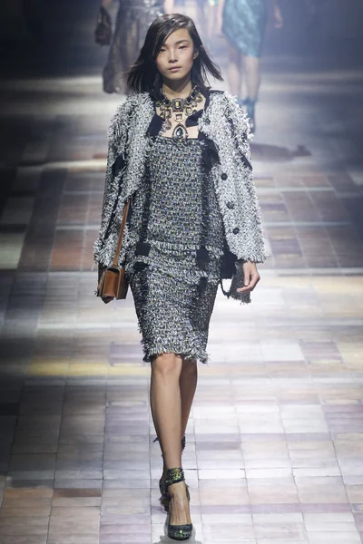 Look 19